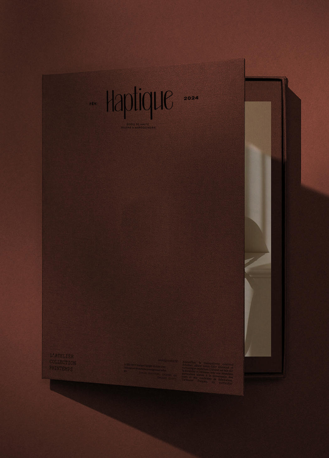 haptique-pack 1-2 Projet<br />
Branding design pour Haptique, un atelier et centre de formation professionnelle dédié aux techniques de la sellerie-maroquinerie.<br />
Logiciels<br />
Illustrator<br />
Indesign<br />
Photoshop<br />
Compétences<br />
Web design<br />
Graphisme<br />
Direction artistique